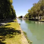 Centre-ville -au1er étage Avec 2 - 6 Personnes Appartamento *