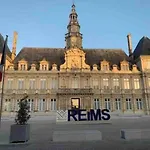 Centre-ville -au1er étage Avec 2 - 6 Personnes