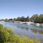 Centre-ville -au1er étage Avec 2 - 6 Personnes Appartamento