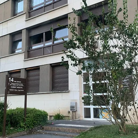 Centre-ville -au1er Etage Avec 2 - 6 Personnes