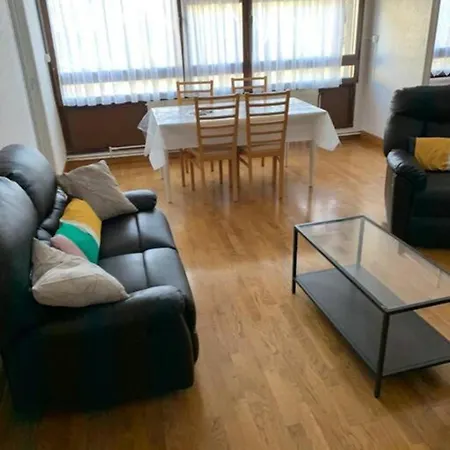Centre-ville -au1er étage Avec 2 - 6 Personnes