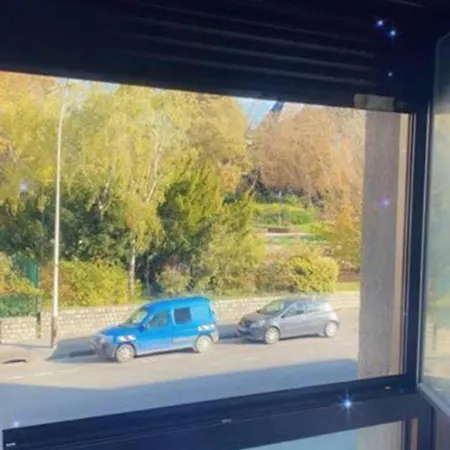 Centre-ville -au1er Etage Avec 2 - 6 Personnes * رانس