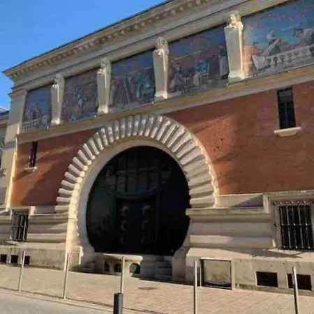 Centre-ville -au1er Etage Avec 2 - 6 Personnes رانس