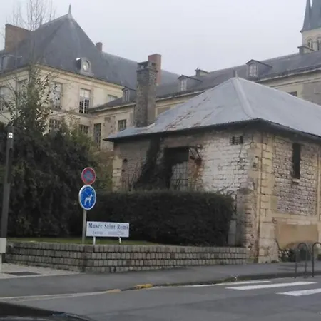 شقة Centre-ville -au1er Etage Avec 2 - 6 Personnes رانس