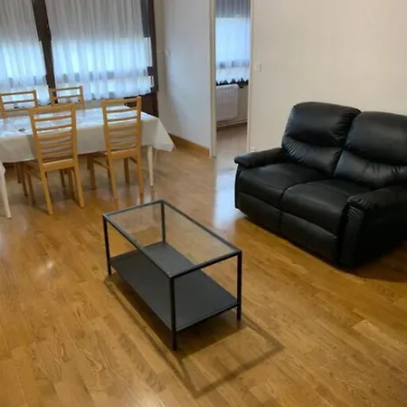 Centre-ville -au1er Etage Avec 2 - 6 Personnes * 랭스