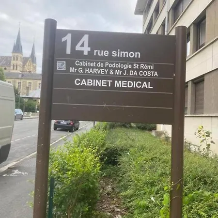 Centre-ville -au1er Etage Avec 2 - 6 Personnes * رانس