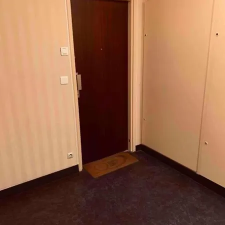 Centre-ville -au1er Etage Avec 2 - 6 Personnes 아파트 *