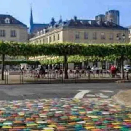 Centre-ville -au1er Etage Avec 2 - 6 Personnes * 랭스