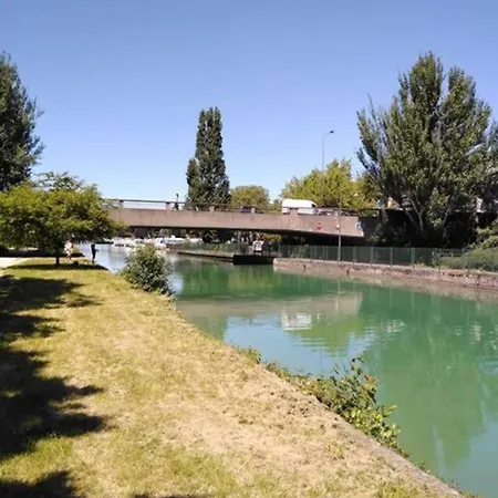 Centre-ville -au1er étage Avec 2 - 6 Personnes