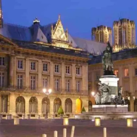 Centre-ville -au1er étage Avec 2 - 6 Personnes Apartamento Reims