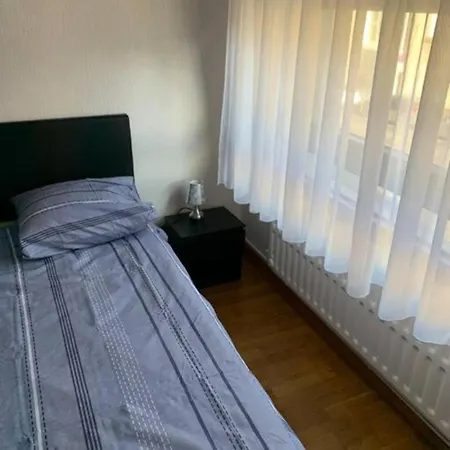 Centre-ville -au1er Etage Avec 2 - 6 Personnes شقة *