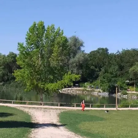 Centre-ville -au1er Etage Avec 2 - 6 Personnes رانس