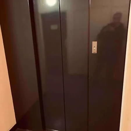 Centre-ville -au1er Etage Avec 2 - 6 Personnes * رانس