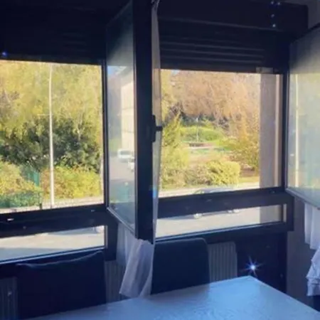 Centre-ville -au1er Etage Avec 2 - 6 Personnes شقة *